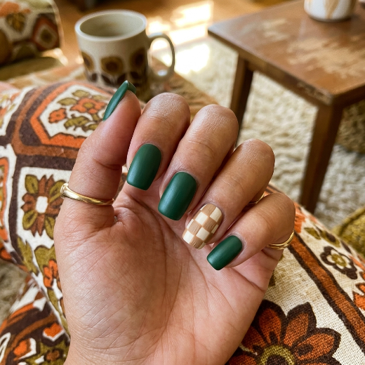 Checkerboard nails