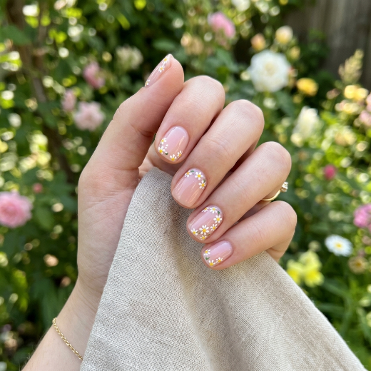 Micro floral nail art