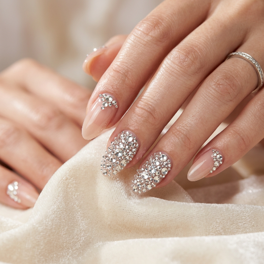 Glamorous crystal nail
